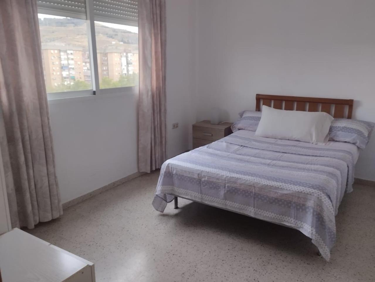 Spacious Room With Private Key And Wifi Granada Exterior photo